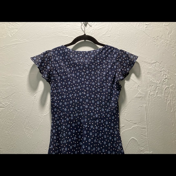JG Hook
2P
Blue Dress with white polka dots - Picture 4 of 9